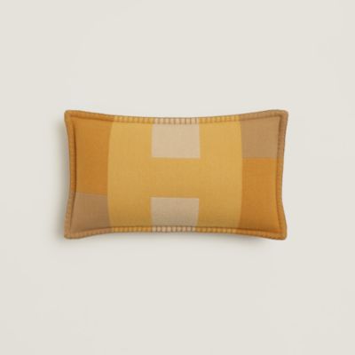 クッション 《イターク》 - ベージュ | Hermès - エルメス-公式サイト